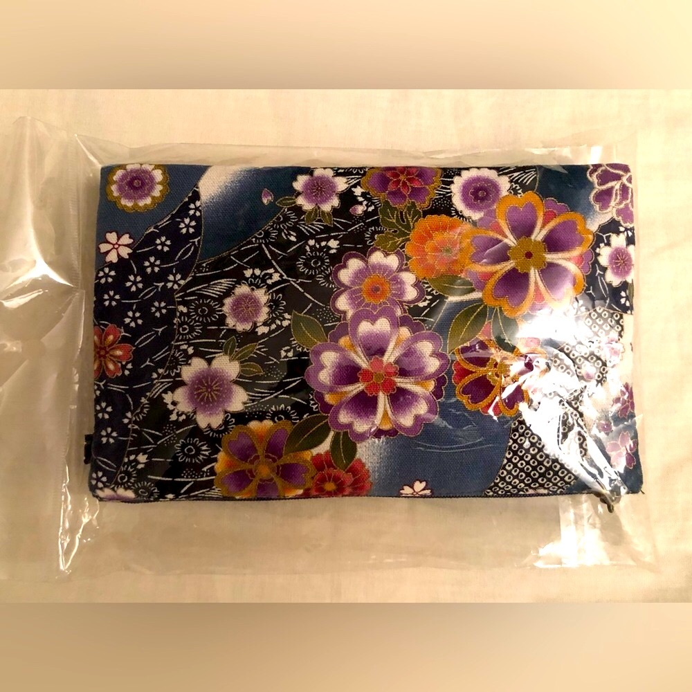Brand New Handmade Japanese Fabric purse with cross body string